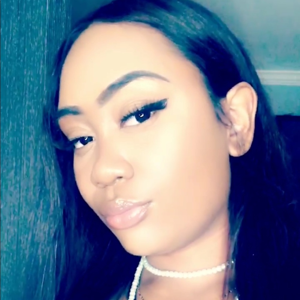 Meet your Posher, Lequia